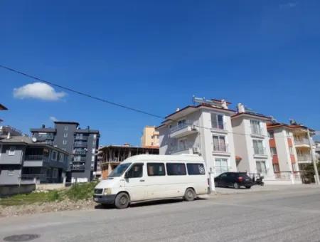 405 M2 Grundstück Mit 3 Etagen Auf Der Straße Am Eingang Von Ortaca Karaburun Erlaubt