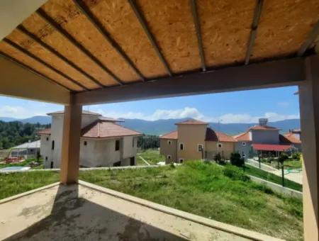 For Sale In Çamelide 300 M2 Triplex On 400 M2 Detached Plot