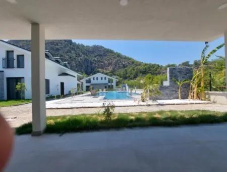 8 Brand New Villas On A 2.600 M2 Detached Plot By The Canal In Muğla Dalyanda For Rent For Tourism Business