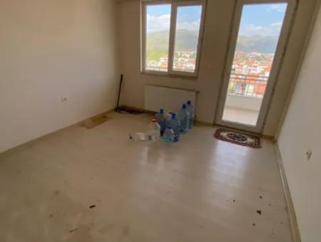 Ortaca Merkezde Satılık 3+1 165M2 Kaloriferli Daire.